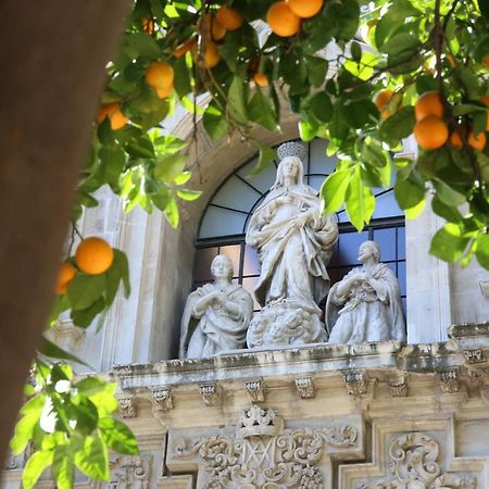 Hostal Paco'S Séville Extérieur photo The Orange Trees of Sorrento