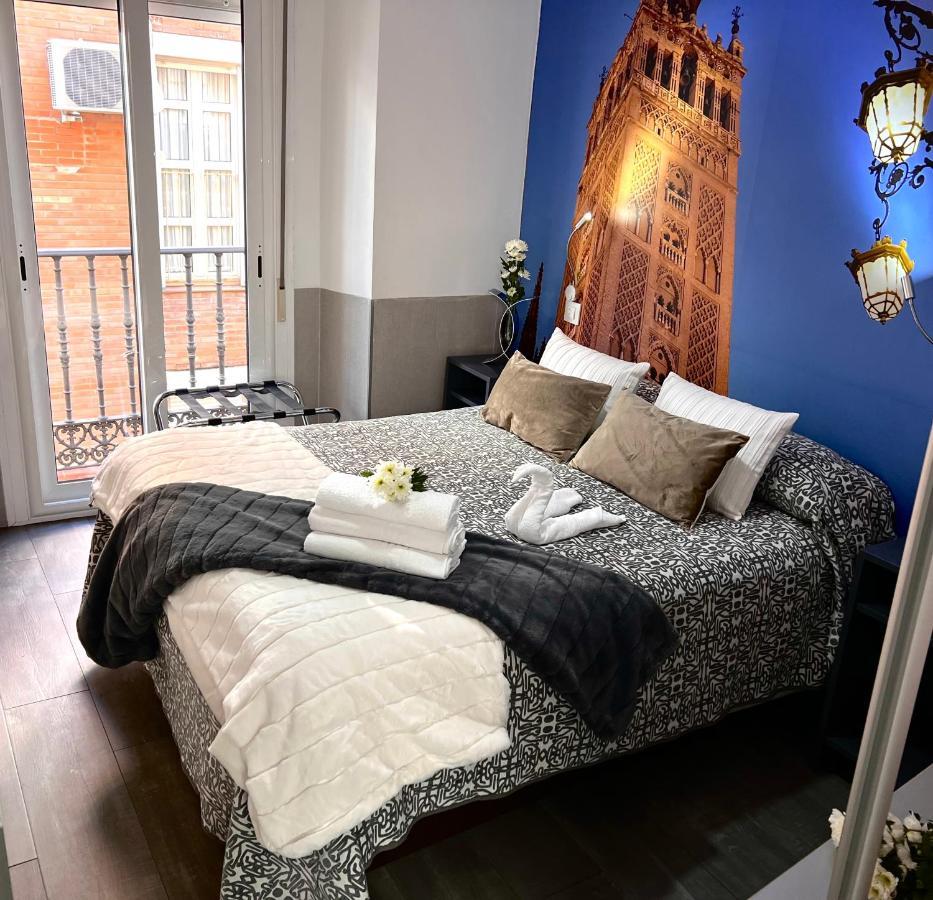 Hostal Paco'S Séville Extérieur photo A bedroom at the hotel