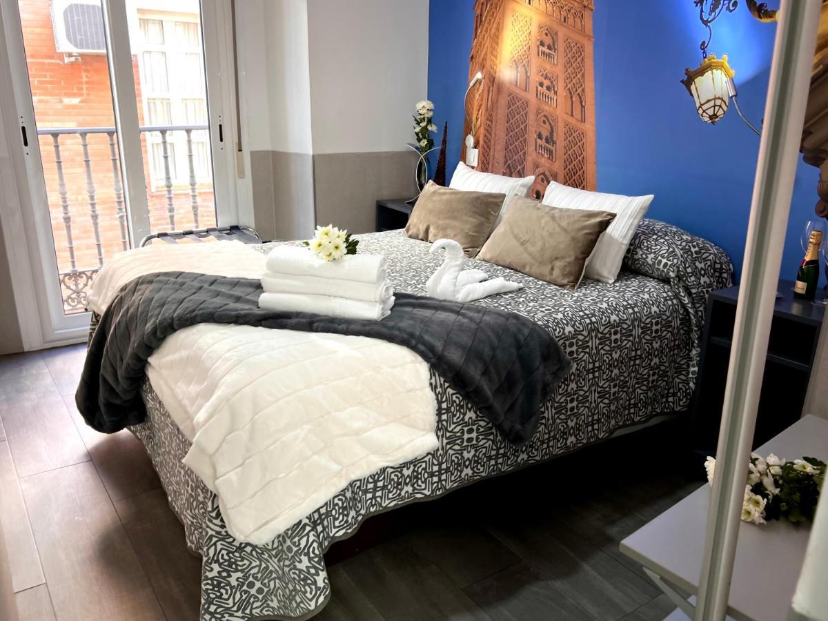 Hostal Paco'S Séville Extérieur photo A bedroom