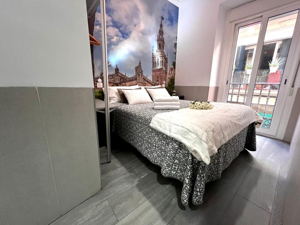 Hostal Paco'S Séville Extérieur photo A bedroom