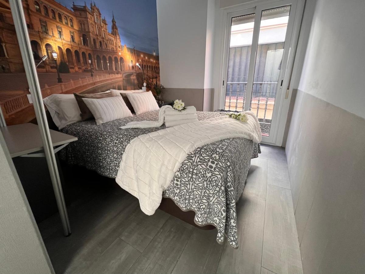 Hostal Paco'S Séville Extérieur photo A bedroom