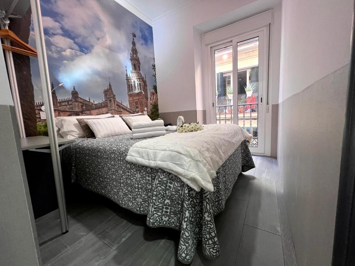 Hostal Paco'S Séville Extérieur photo A bedroom