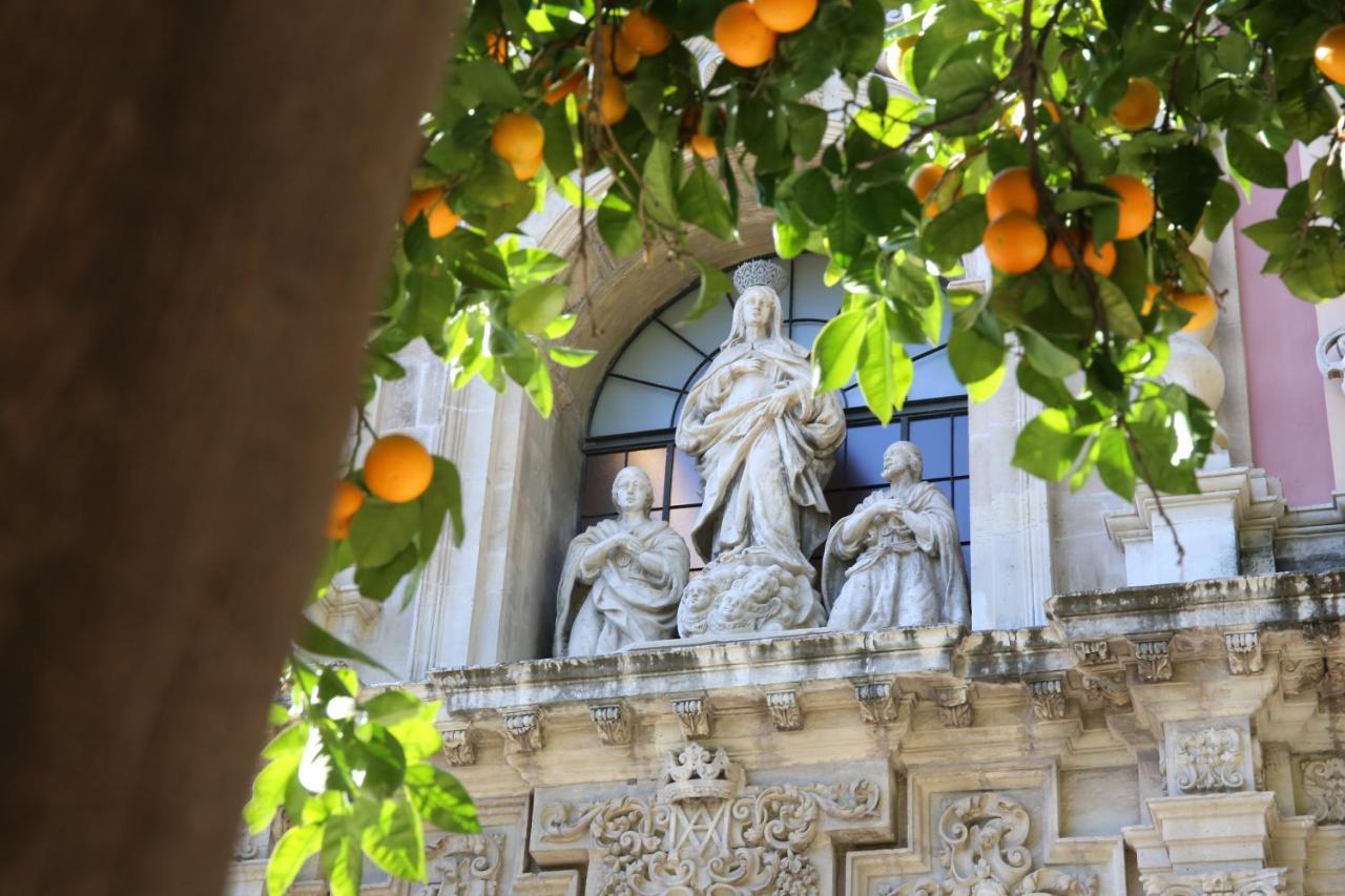 Hostal Paco'S Séville Extérieur photo The Orange Trees of Sorrento